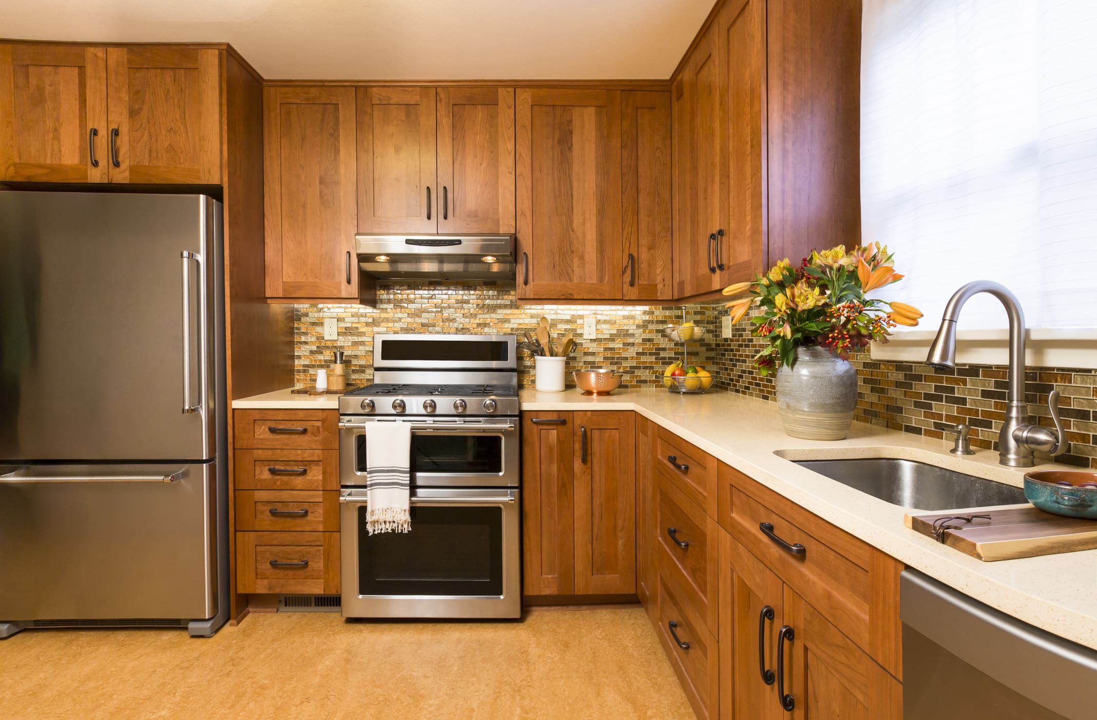 Knowing when it’s time to get new cabinets can help ensure your kitchen stays functional and beautiful for years.